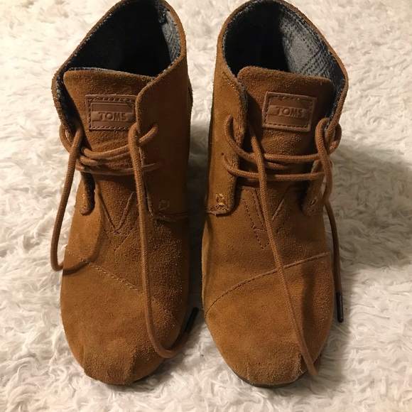 TOMS Suede Wedge Shoes 6 - Picture 6 of 12